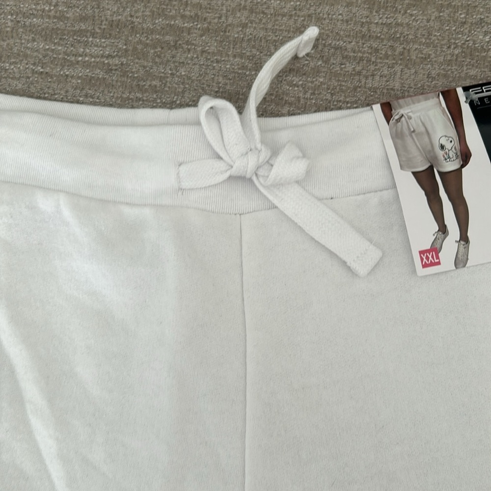 PEANUTS Snoopy -JR white shorts with drawstring. Size XXL. NWT. - Picture 6 of 8